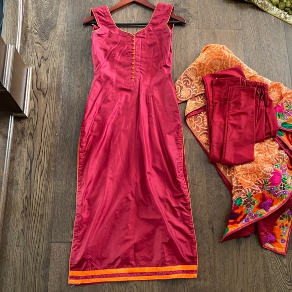 indian suit with tights and scarf - Picture 1 of 4